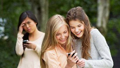 El acoso en línea los hace sentir graciosos